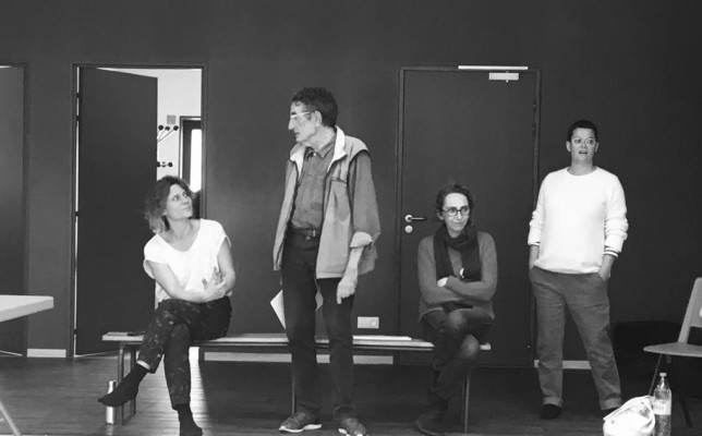 En coulisses